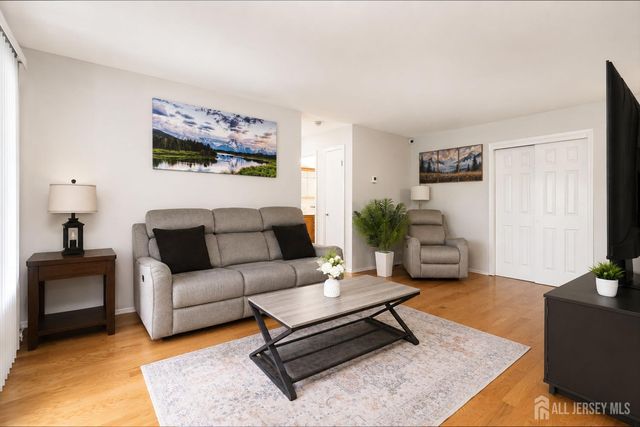 207 Sierra Court A, Woodbridge Proper, NJ 07095
