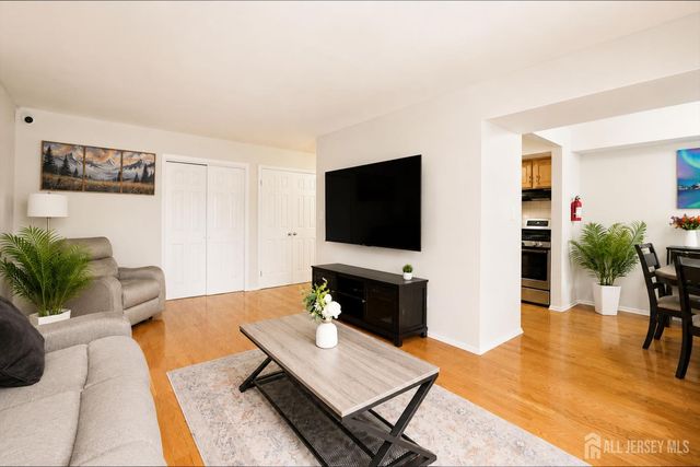 207 Sierra Court A, Woodbridge Proper, NJ 07095
