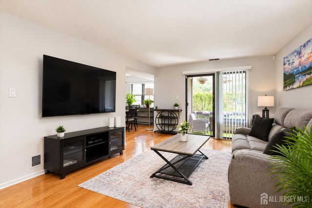 207 Sierra Court A, Woodbridge Proper, NJ 07095