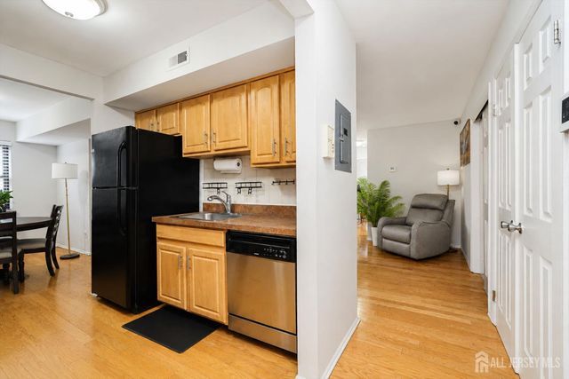 207 Sierra Court A, Woodbridge Proper, NJ 07095