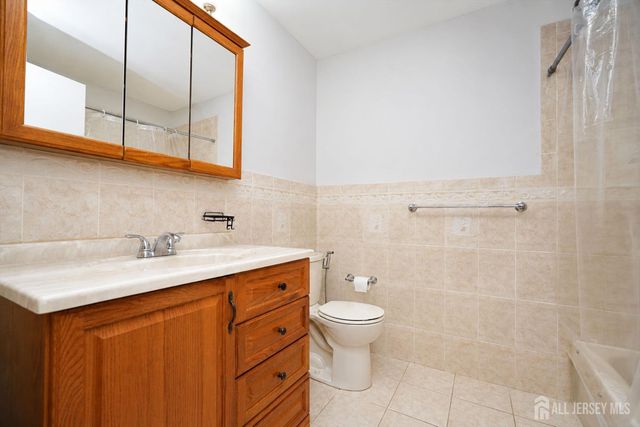 207 Sierra Court A, Woodbridge Proper, NJ 07095