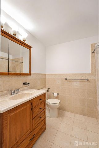 207 Sierra Court A, Woodbridge Proper, NJ 07095