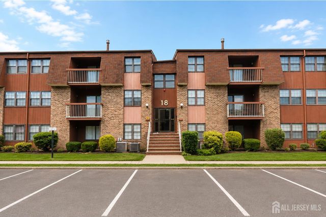 207 Sierra Court A, Woodbridge Proper, NJ 07095