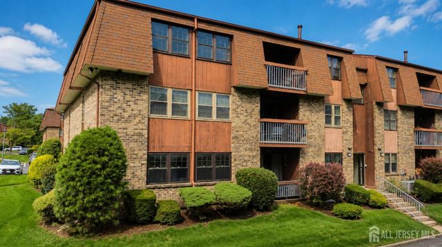 207 Sierra Court A, Woodbridge Proper, NJ 07095