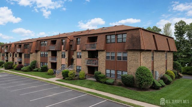207 Sierra Court A, Woodbridge Proper, NJ 07095