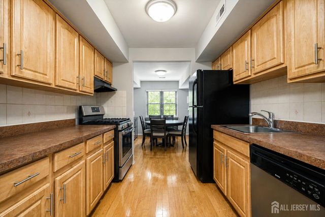 207 Sierra Court A, Woodbridge Proper, NJ 07095
