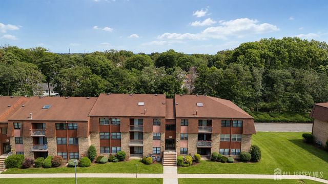 207 Sierra Court A, Woodbridge Proper, NJ 07095