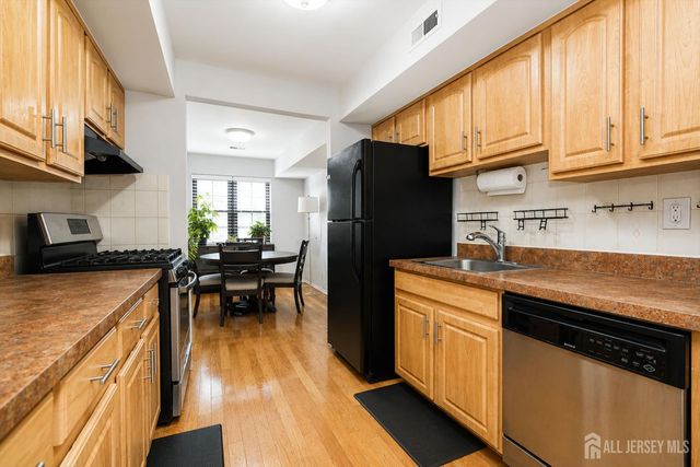 207 Sierra Court A, Woodbridge Proper, NJ 07095