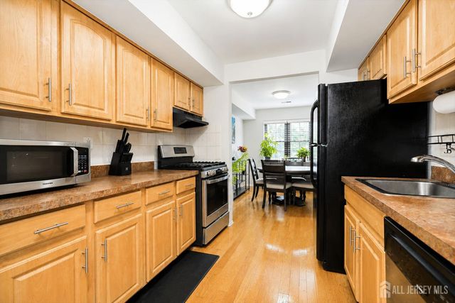 207 Sierra Court A, Woodbridge Proper, NJ 07095