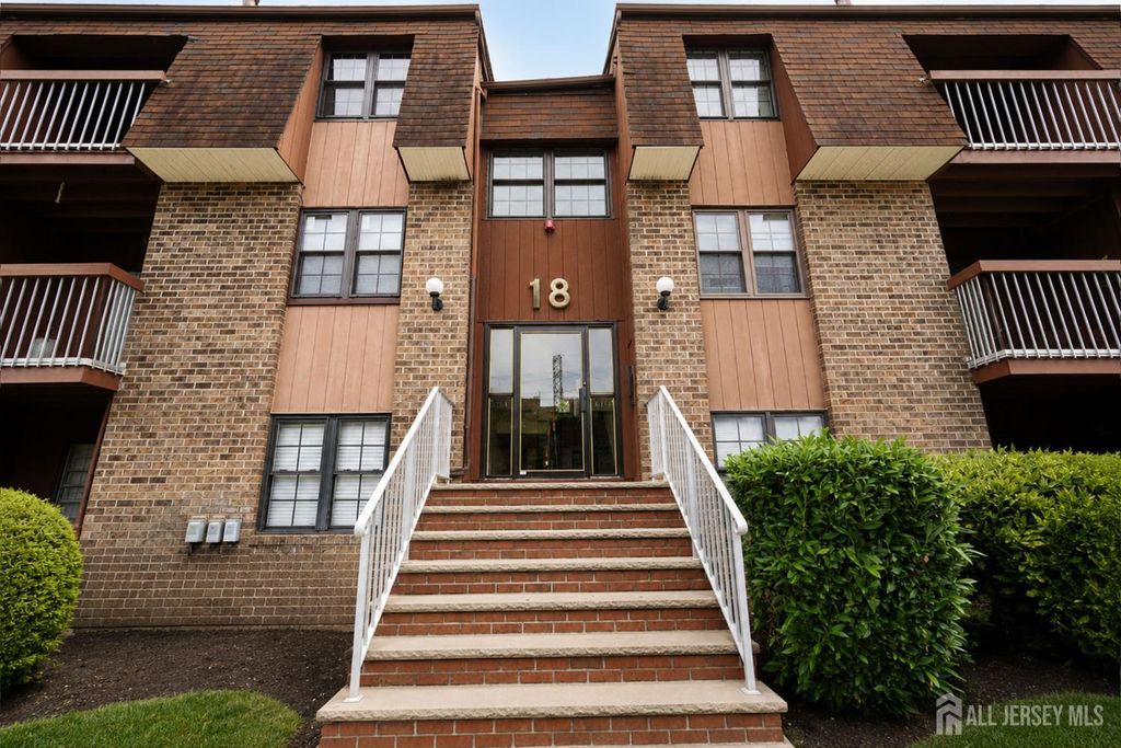 207 Sierra Court A, Woodbridge Proper, NJ 07095