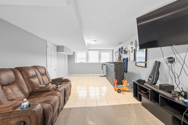 1828 S 58th Avenue, Cicero, IL 60804