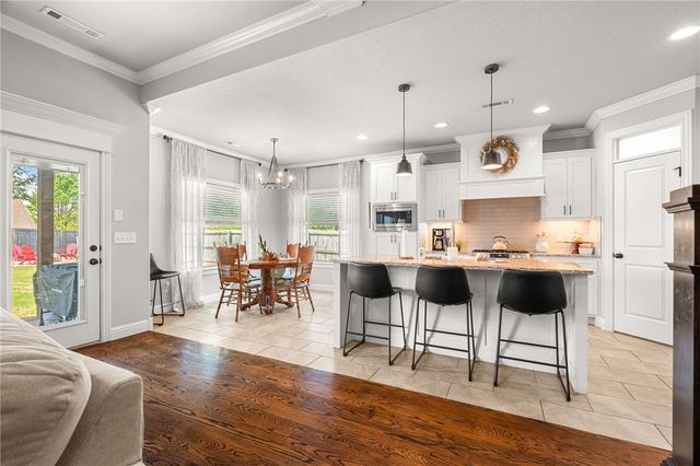 581 N Sabine Pass Road, Fayetteville, AR 72704