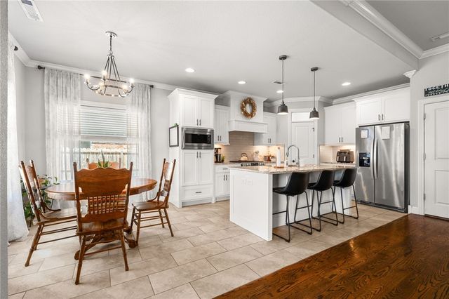 581 N Sabine Pass Road, Fayetteville, AR 72704