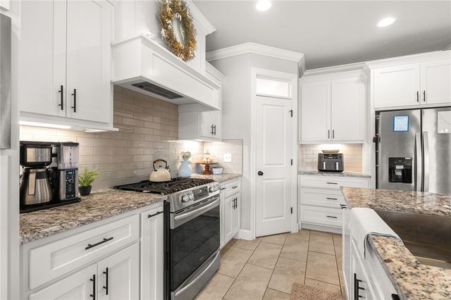 581 N Sabine Pass Road, Fayetteville, AR 72704