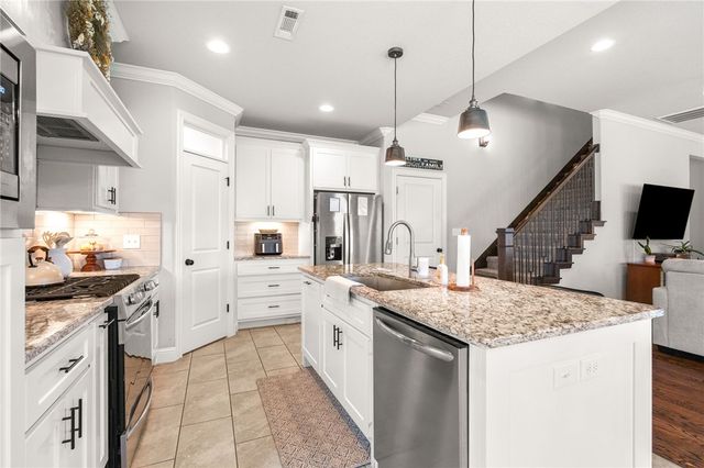 581 N Sabine Pass Road, Fayetteville, AR 72704
