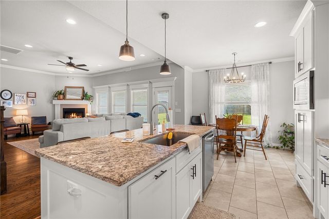 581 N Sabine Pass Road, Fayetteville, AR 72704