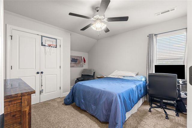 581 N Sabine Pass Road, Fayetteville, AR 72704