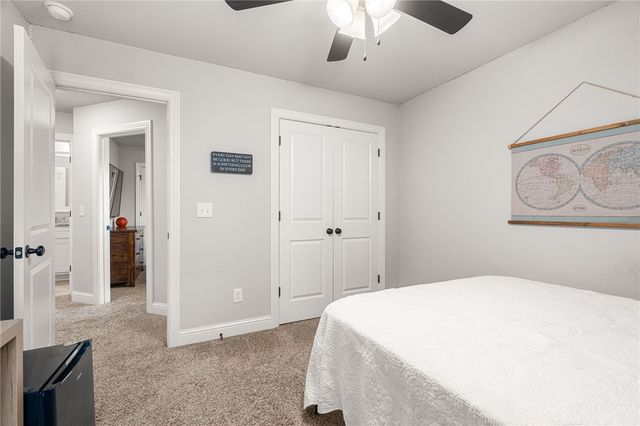 581 N Sabine Pass Road, Fayetteville, AR 72704