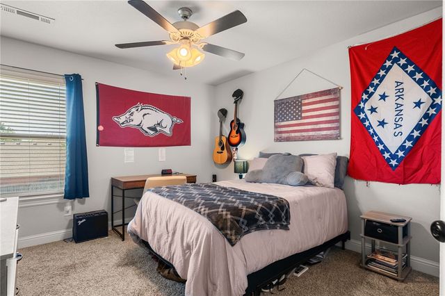 581 N Sabine Pass Road, Fayetteville, AR 72704