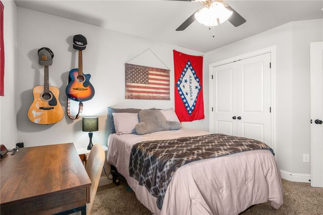 581 N Sabine Pass Road, Fayetteville, AR 72704