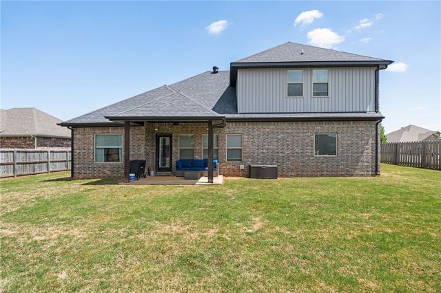 581 N Sabine Pass Road, Fayetteville, AR 72704
