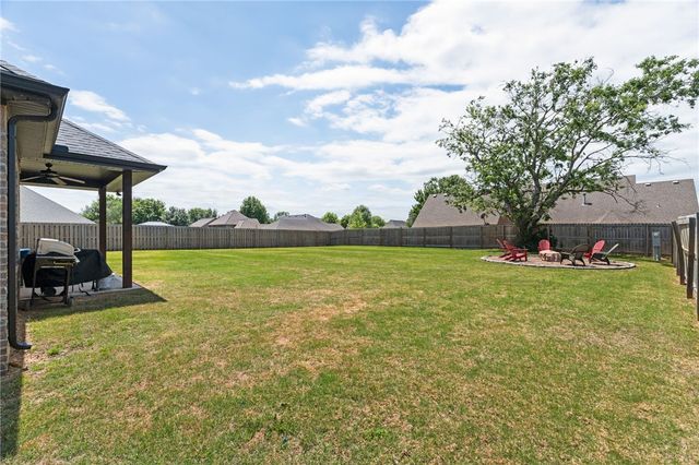 581 N Sabine Pass Road, Fayetteville, AR 72704