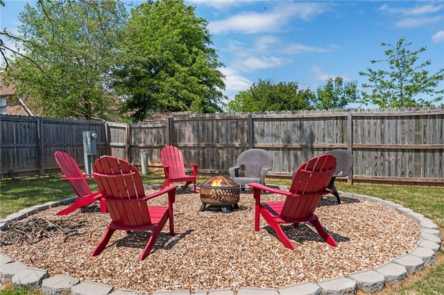 581 N Sabine Pass Road, Fayetteville, AR 72704