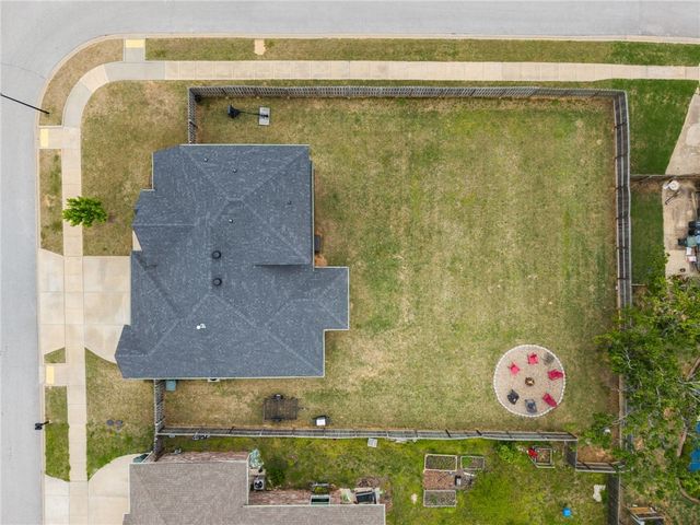 581 N Sabine Pass Road, Fayetteville, AR 72704