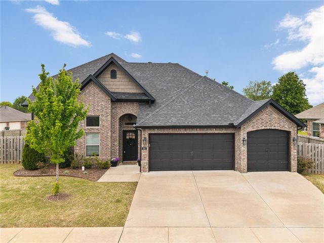 581 N Sabine Pass Road, Fayetteville, AR 72704