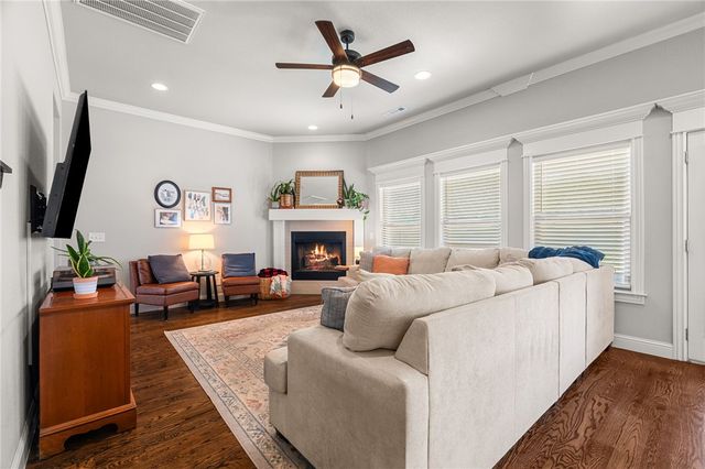 581 N Sabine Pass Road, Fayetteville, AR 72704