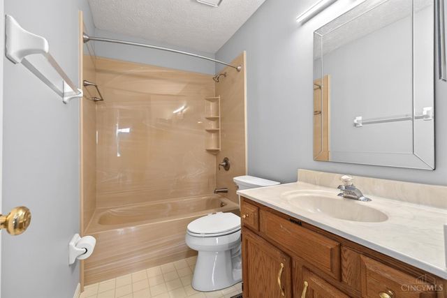 40 Turnberry Court, Springboro, OH 45066