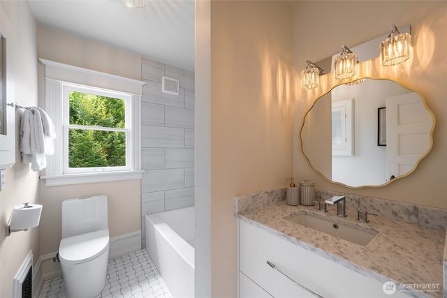 1715 E Mercer Street, Seattle, WA 98112