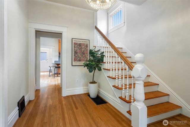 1715 E Mercer Street, Seattle, WA 98112