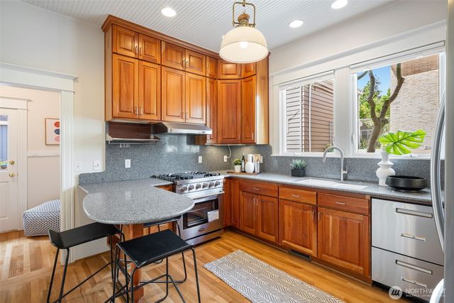 1715 E Mercer Street, Seattle, WA 98112