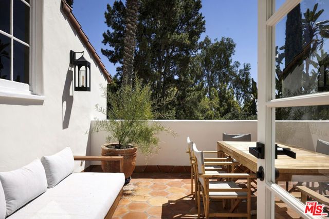 8855 St Ives Drive, Los Angeles, CA 90069