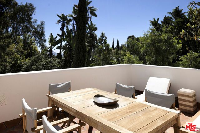 8855 St Ives Drive, Los Angeles, CA 90069