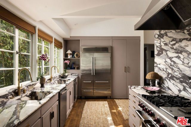 8855 St Ives Drive, Los Angeles, CA 90069