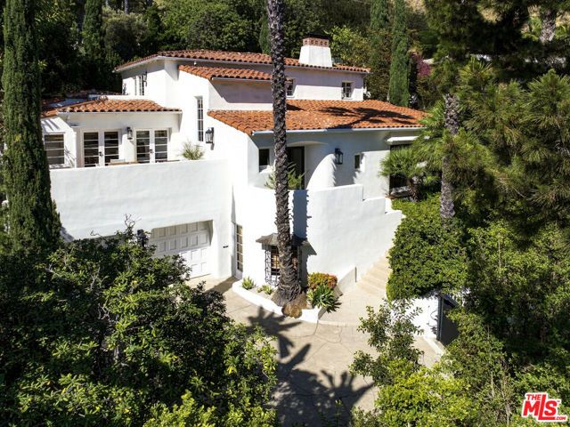 8855 St Ives Drive, Los Angeles, CA 90069