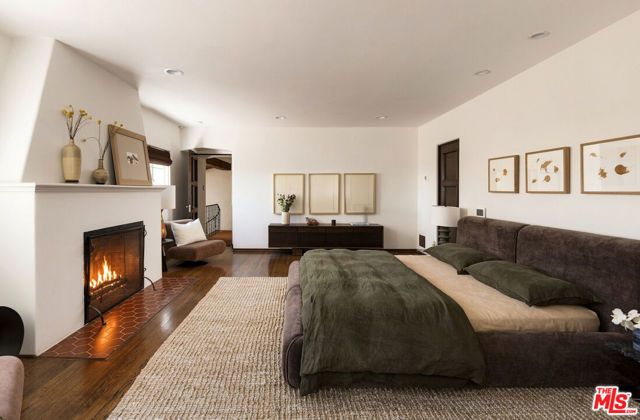 8855 St Ives Drive, Los Angeles, CA 90069