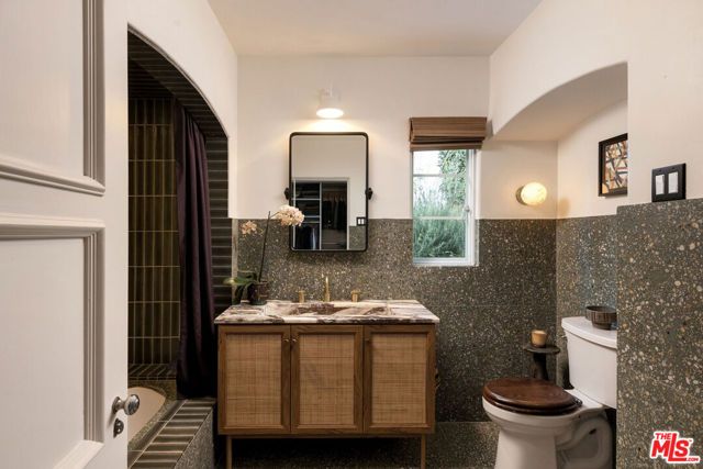 8855 St Ives Drive, Los Angeles, CA 90069