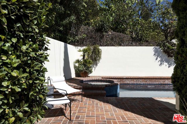 8855 St Ives Drive, Los Angeles, CA 90069