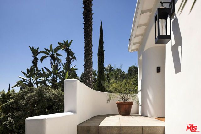8855 St Ives Drive, Los Angeles, CA 90069