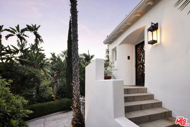 8855 St Ives Drive, Los Angeles, CA 90069