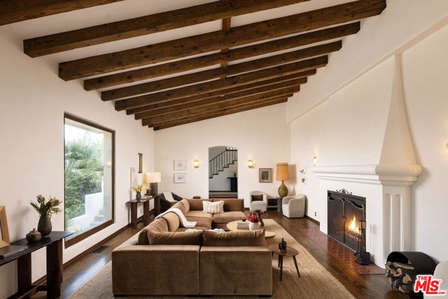 8855 St Ives Drive, Los Angeles, CA 90069