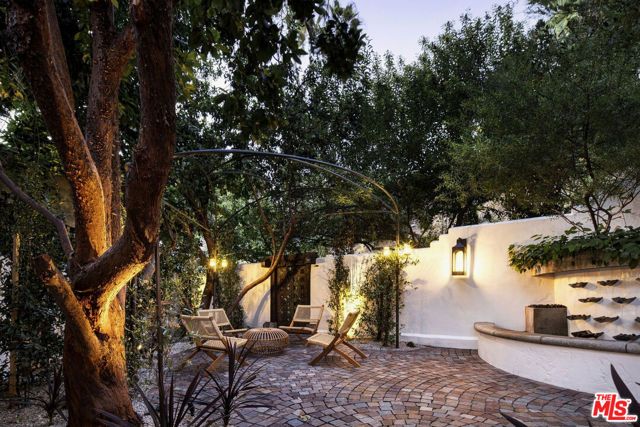8855 St Ives Drive, Los Angeles, CA 90069