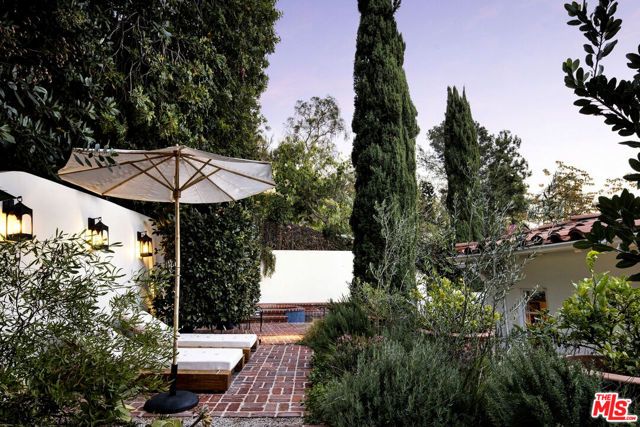 8855 St Ives Drive, Los Angeles, CA 90069