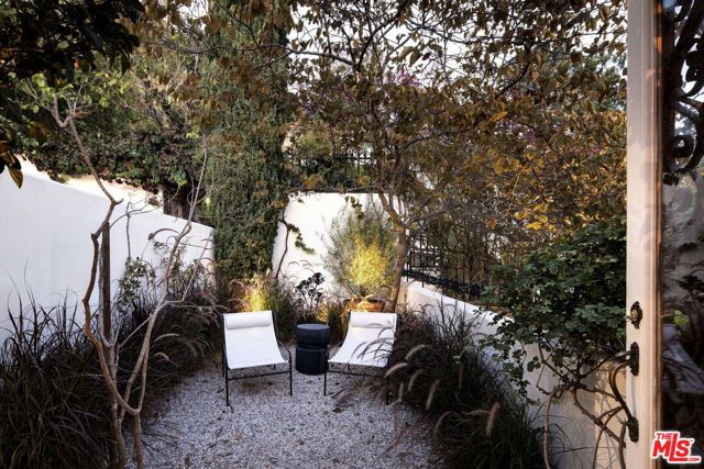8855 St Ives Drive, Los Angeles, CA 90069