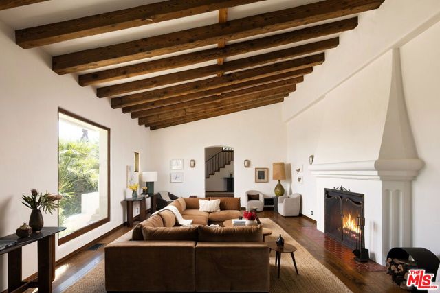 8855 St Ives Drive, Los Angeles, CA 90069
