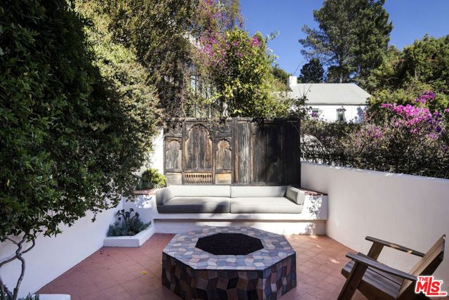 8855 St Ives Drive, Los Angeles, CA 90069