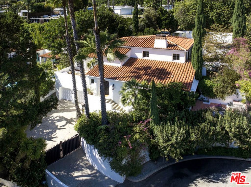 8855 St Ives Drive, Los Angeles, CA 90069